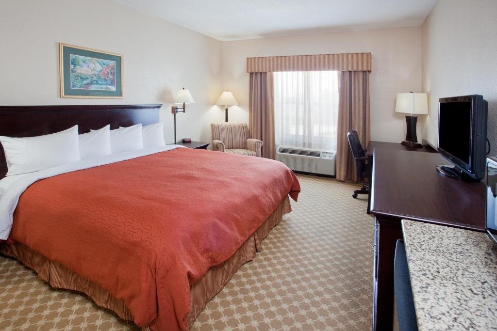 Двухместный люкс c 1 комнатой Country Inn & Suites by Radisson, Columbus, GA