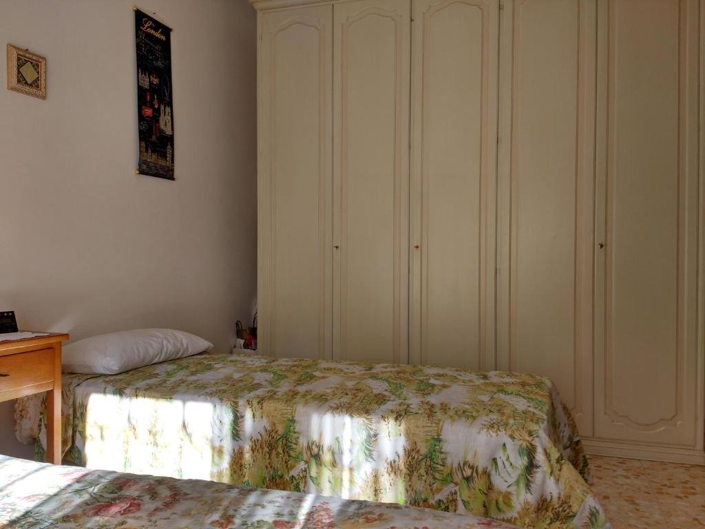 Standard chambre Adrian House