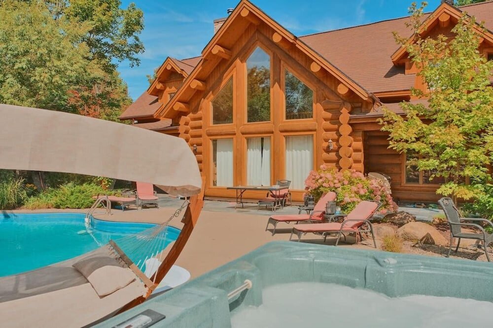 Коттедж Executive Double 26 - Stunning Luxury log Home With hot tub Sauna Heated Pool
