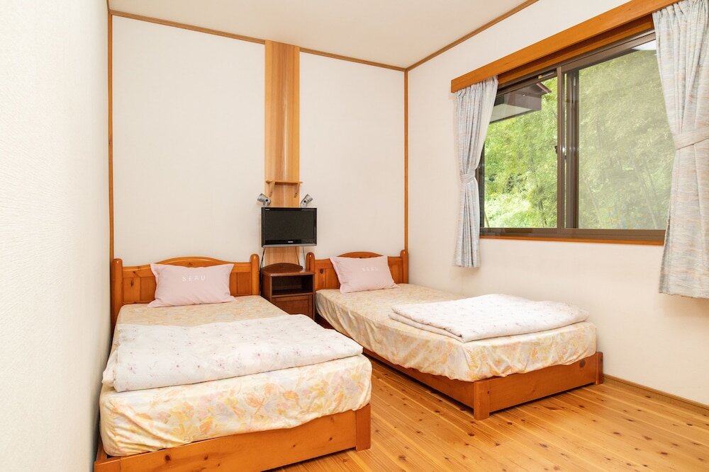 Économie double chambre Youth Guest House ATOMA - Hostel