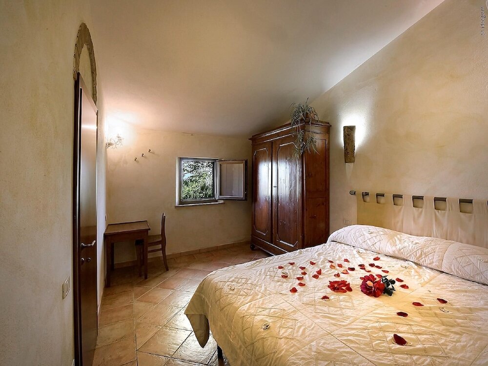 Appartamento Cozy Farmhouse in Castel del Piano with Swimming Pool