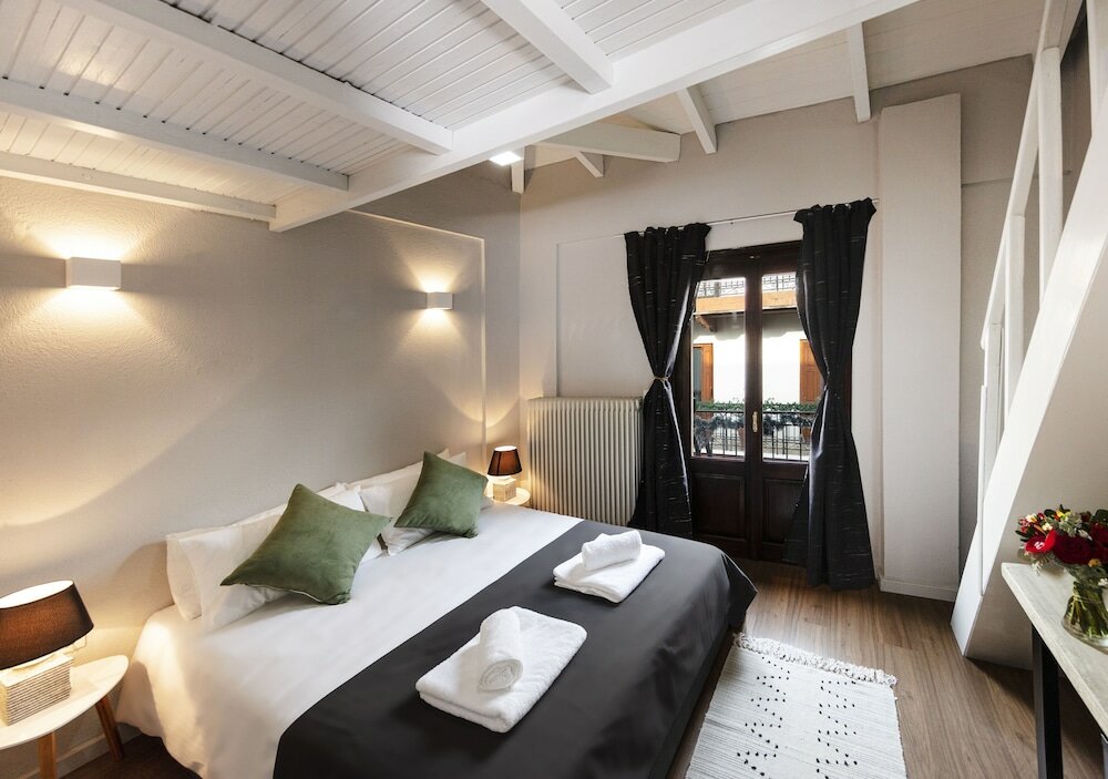 Comfort Quadruple room with balcony White Hills Suites & Spa