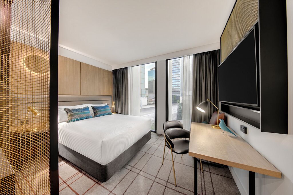 Deluxe room Vibe Hotel Sydney Darling Harbour
