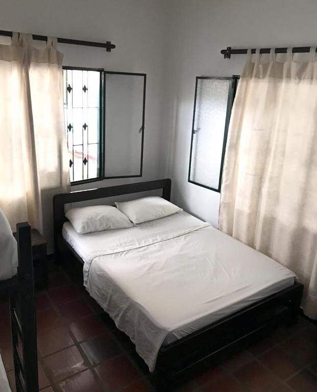 Кровать в общем номере La Rosa Nautica Hostel