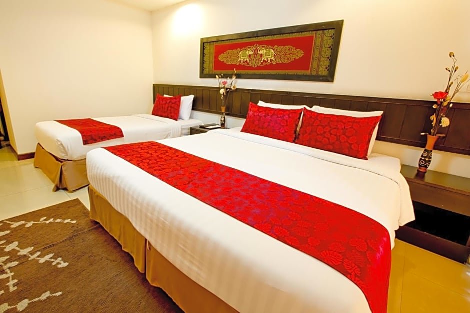 Deluxe room with balcony Sinsuvarn Airport Suite Hotel SHA Extra Plus Certified B5040