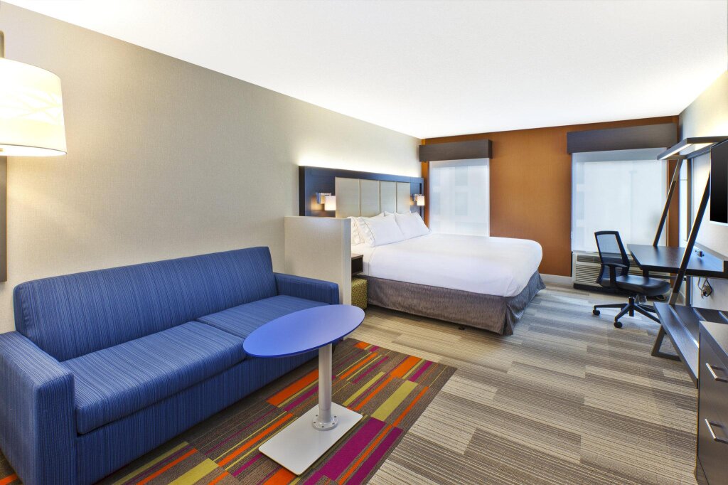 Двухместный люкс Holiday Inn Express Hotel & Suites Chicago-Midway Airport, an IHG Hotel