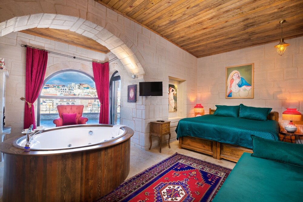 Deluxe room Cappadocia hotel Megaron cave