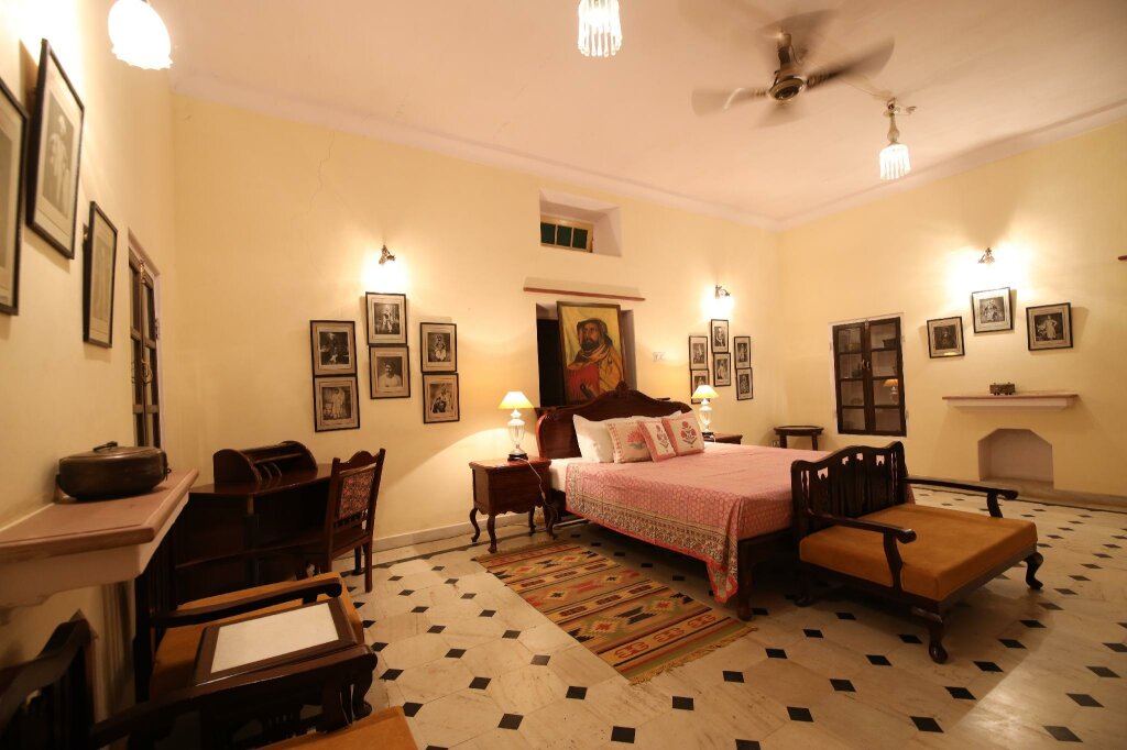 Junior-Suite Roop Niwas Kothi Hotel