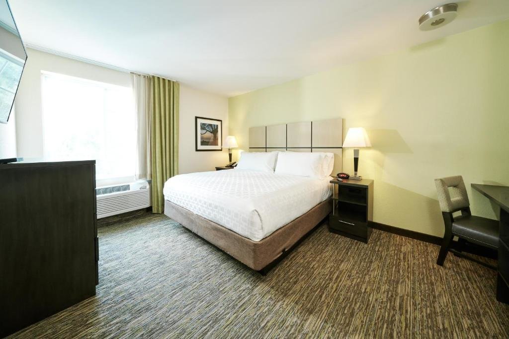 Двухместный номер Standard c 1 комнатой Candlewood Suites Columbus-Northeast, an IHG Hotel