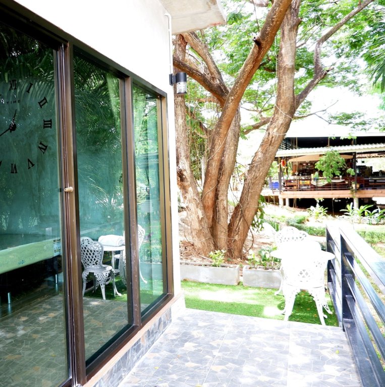 Deluxe Doppel Zimmer mit Flussblick Baan Lung Yod Resort Keangkrachan