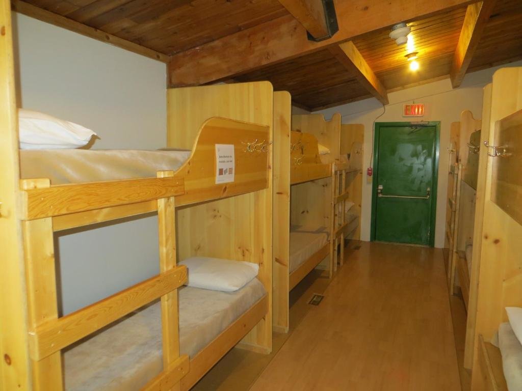 Кровать в общем номере (мужской номер) HI Kananaskis Wilderness - Hostel