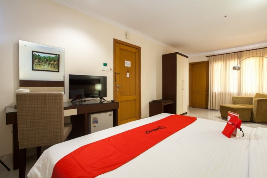 Standard Zimmer RedDoorz Premium @ Raya Nginden