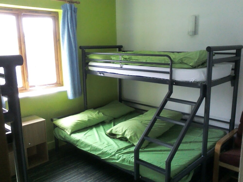 Кровать в общем номере YHA Littlehampton