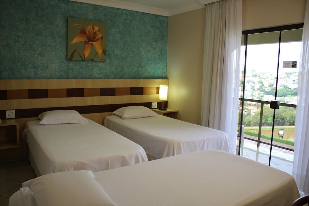 Luxury Triple room with balcony and with lake view Hotel Lago Dourado