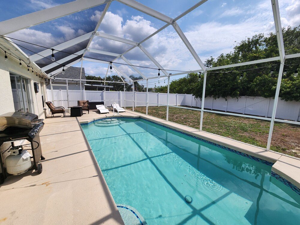 Коттедж New Rental 3 Bedroom Saltwater Pool Home Sleeps 6 Fenced Backyard 3 Home by Redawning