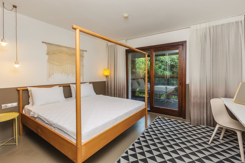 Номер Deluxe с 2 комнатами с балконом и с видом на бассейн Faros Hotel Bodrum - Special Category