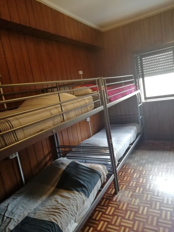 Кровать в общем номере New Sport Hostel in Porto