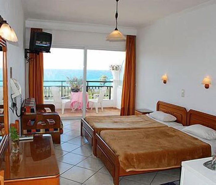 Standard Triple room with sea view Aloha Hotel