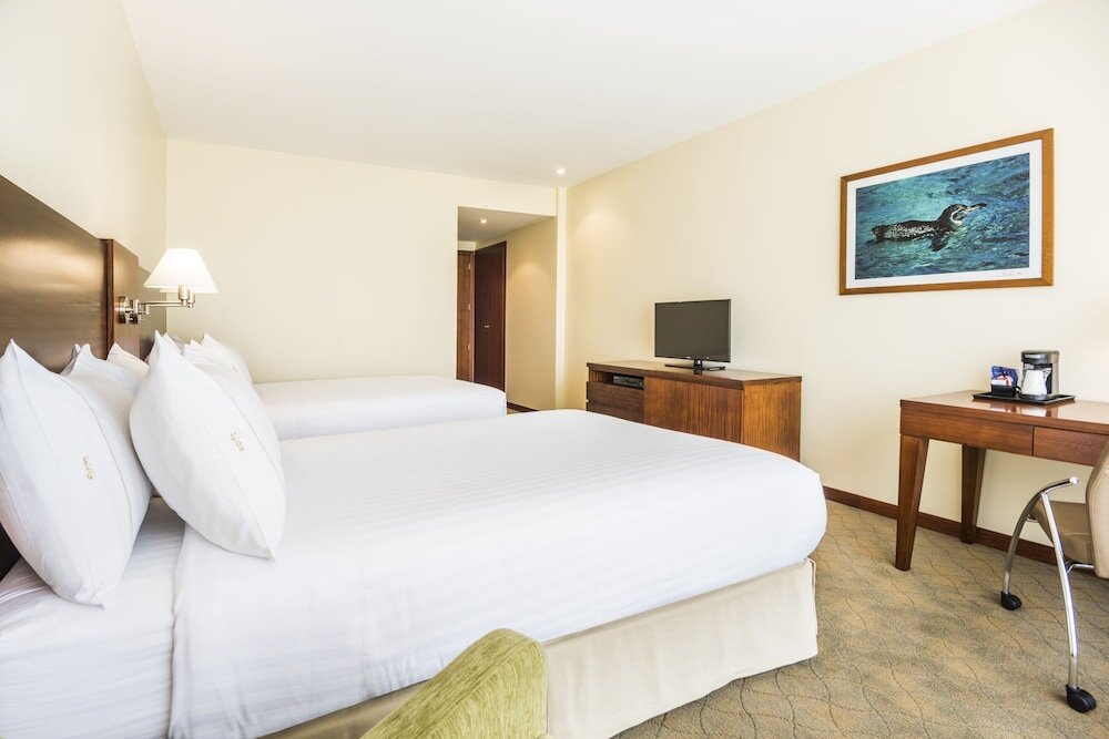Четырёхместный номер Standard Holiday Inn Express Quito, an IHG Hotel