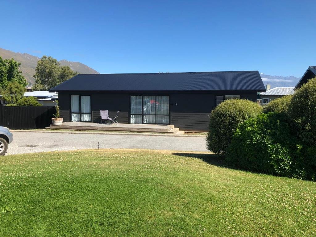 Коттедж 4 - Charming Space, Just a Stone Throw from Central Wanaka