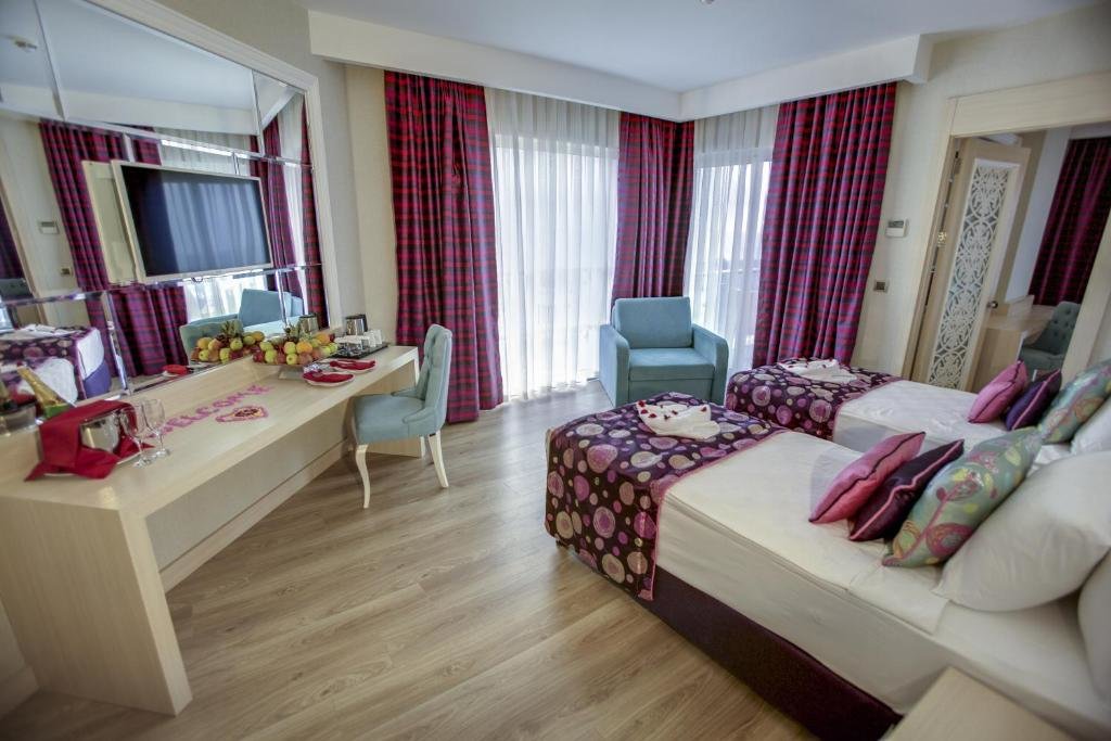 Standard famille chambre Vue mer Azura Deluxe Resort & Spa