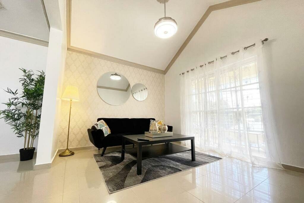Apartment Comfortable/Balcony /2 Bedrooms/22 Min Airport STI