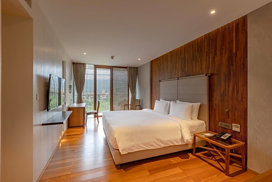 Suite 1 Schlafzimmer mit Balkon Radisson Resort and Spa Lonavala
