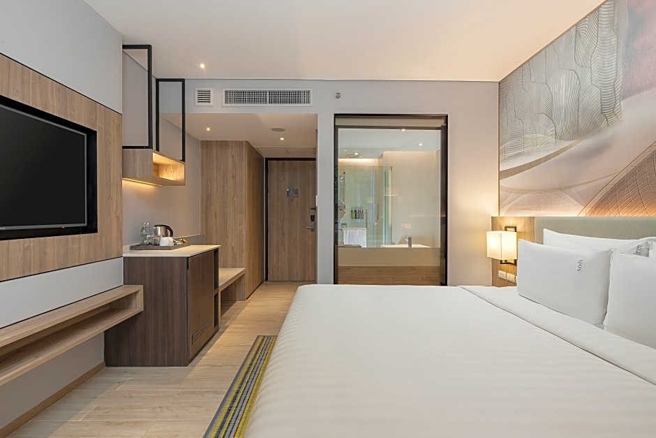 Двухместный номер Premium с балконом и с видом на город Holiday Inn Resort Krabi Ao Nang Beach, an IHG Hotel