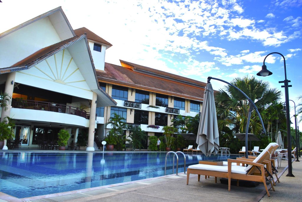 Кровать в общем номере Kudat Golf & Marina Resort