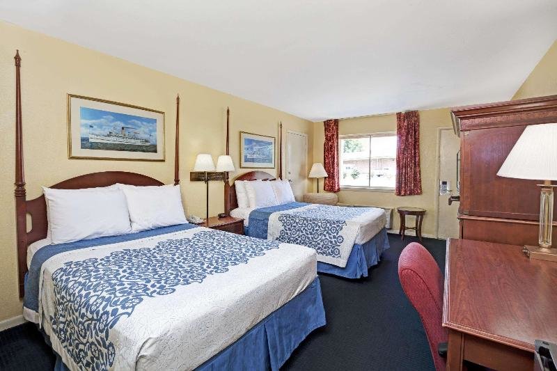 Standard room Days Inn by Wyndham Newport News