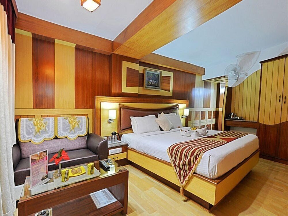 Royale double suite Ponmari Residency