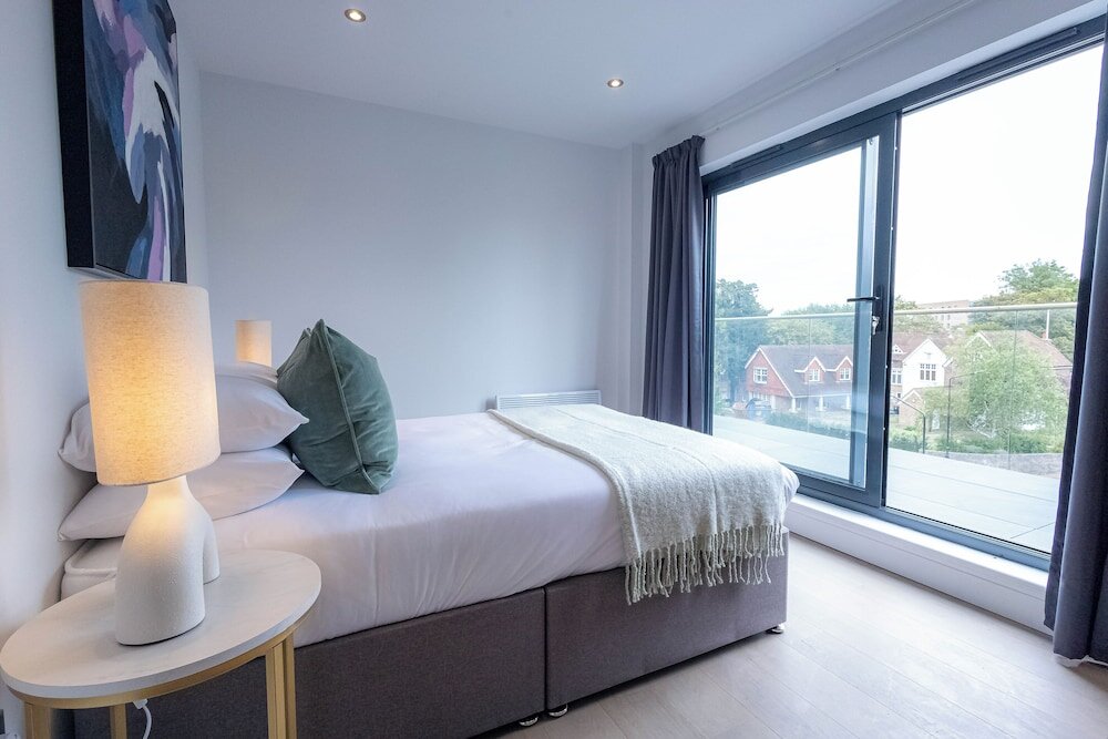 Apartamento 3 habitaciones Stylish Apartments with Balcony for upper apartments & Free Parking in a prime location - Five Miles from Heathrow Airport