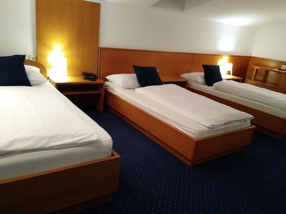 Трёхместный номер Standard Maribor INN Hotel