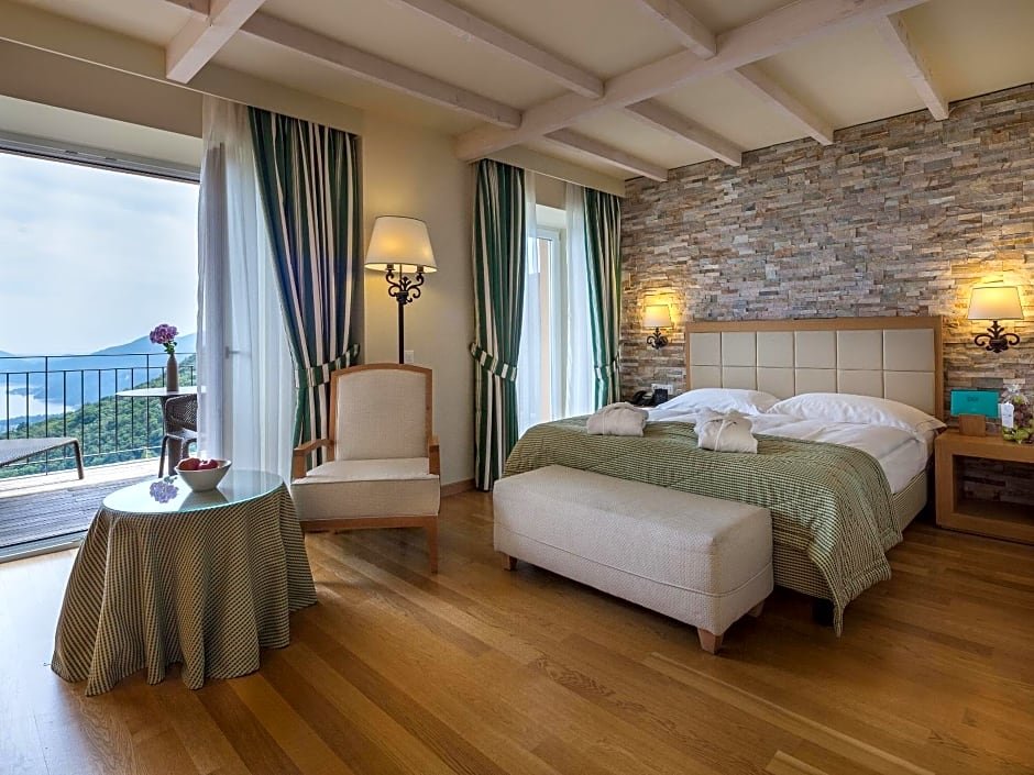 Comfort room with lake view Kurhaus Cademario Hotel & DOT Spa