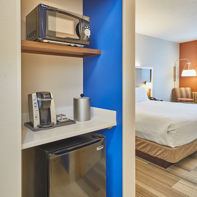 Standard Quadruple room Holiday Inn Express & Suites - Hermiston Downtown, an IHG Hotel