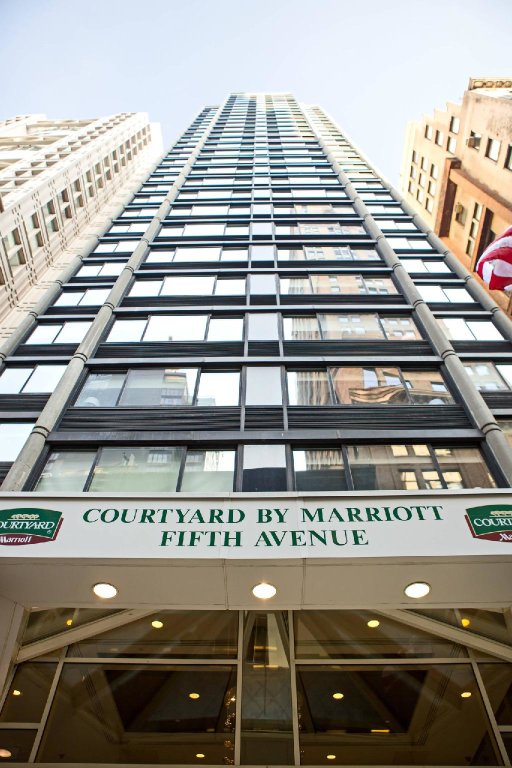 Кровать в общем номере Courtyard by Marriott New York Manhattan/ Fifth Avenue