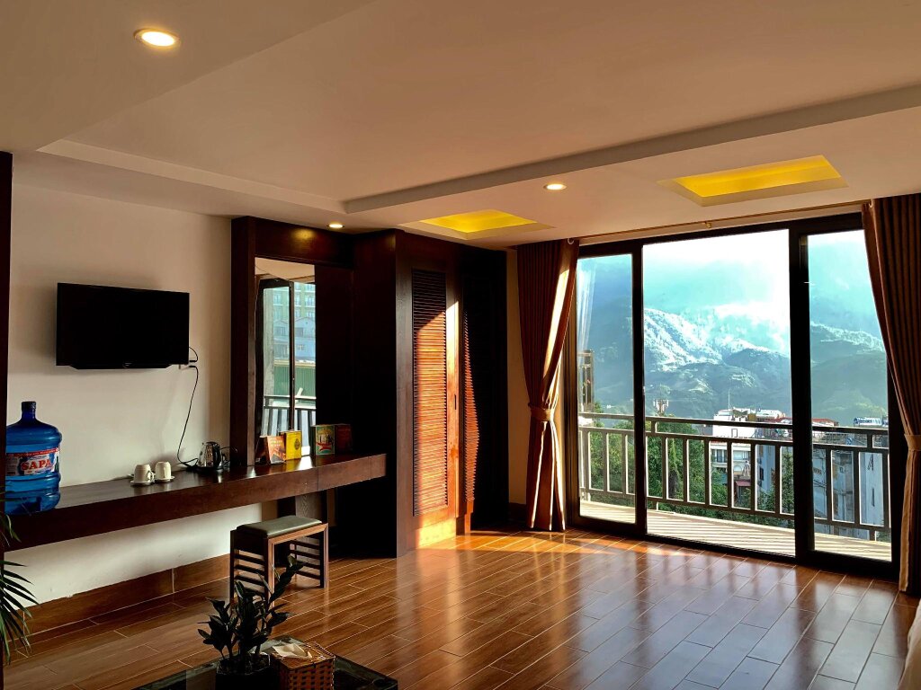 Suite familiare con balcone e con vista sulle montagne Sapa Meriton Boutique Hotel