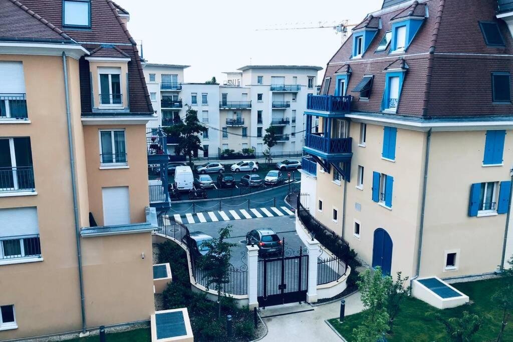 Apartamento Apartment in Paris Suburb, 15 minutes to center