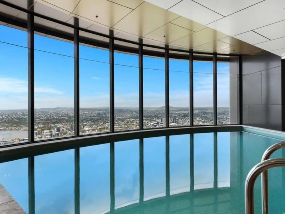 Apartment 2BR Luxury Skytower -cbd -pool -gym -netflix