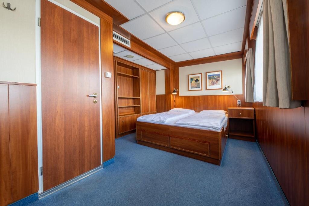 Double Cabin with river view Grand Jules - Boat Hotel