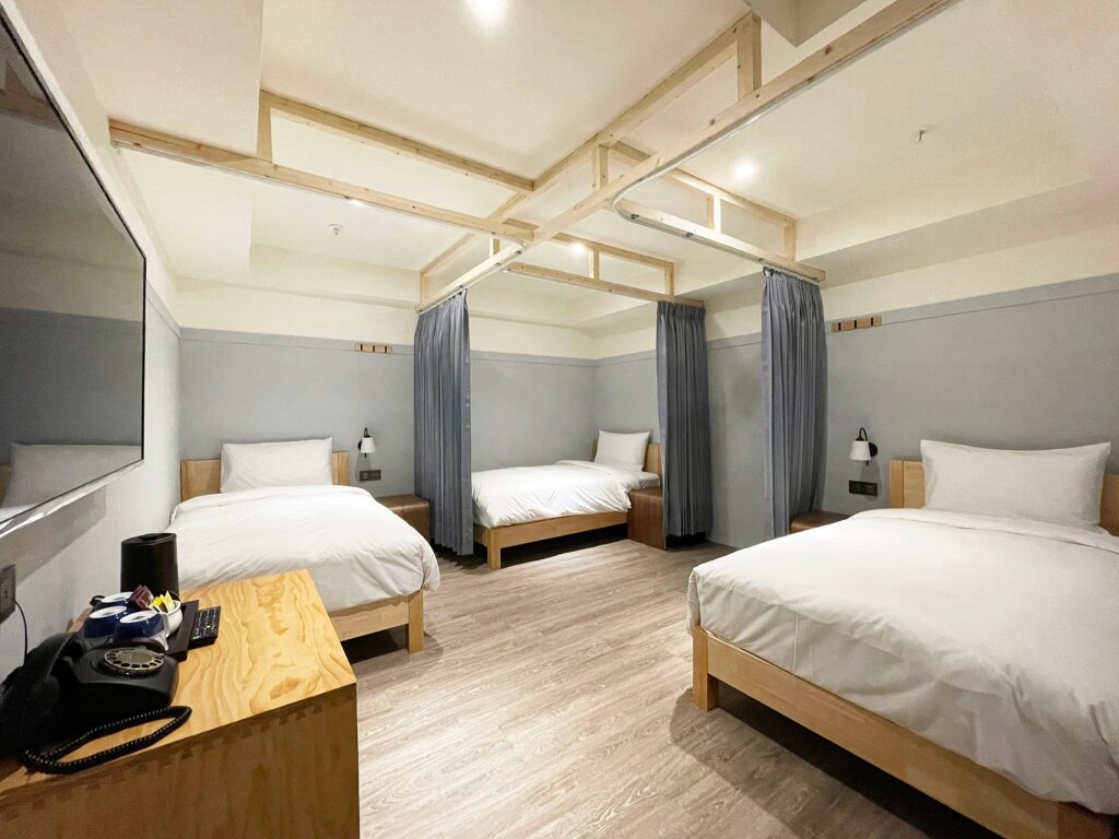 Кровать в общем номере (мужской номер) Green Hotel - Midori