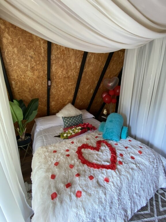 Confort chambre Cardinal Glamping