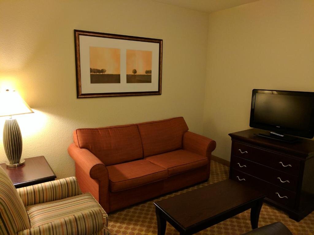 Четырёхместный люкс c 1 комнатой Country Inn & Suites by Radisson, Tallahassee-University Area, FL
