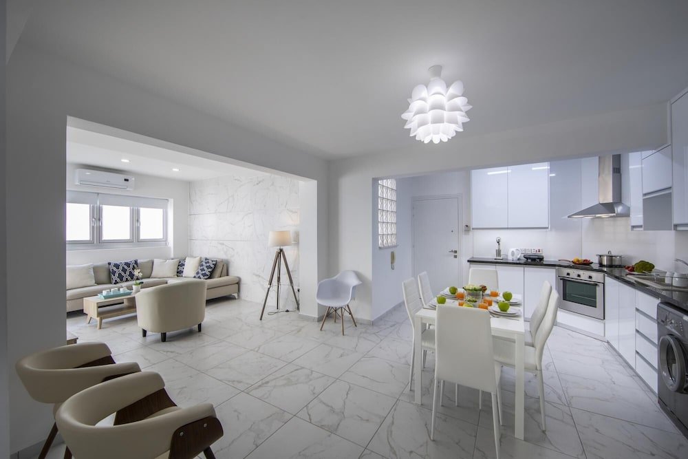 Апартаменты Larnaca Finikoudes Suite 405