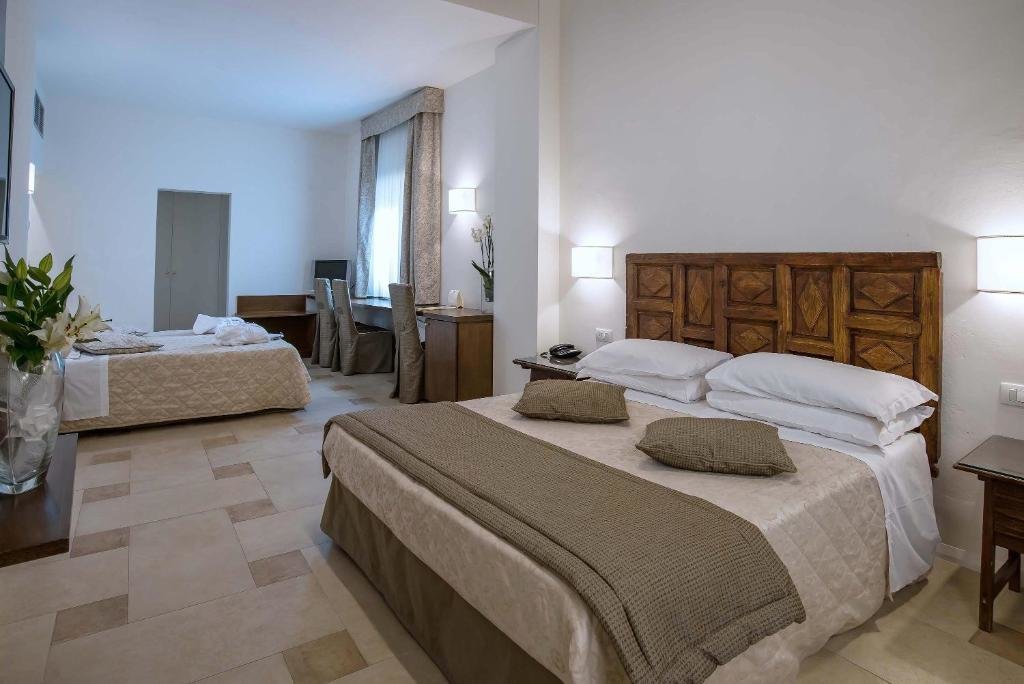 Standard Quadruple room Hotel Machiavelli Palace