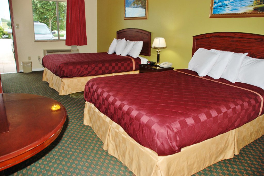Standard Vierer Zimmer Americas Best Value Inn & Suites Hempstead Prairie View