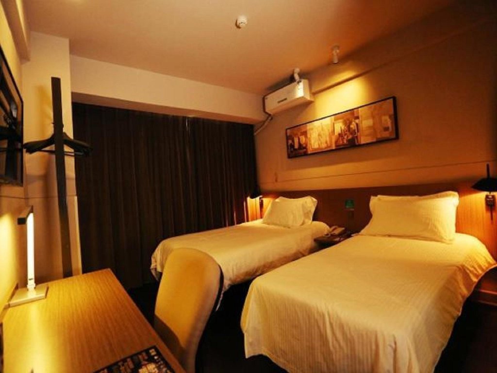 Standard Zimmer Jinjiang Inn North Station Huigong Plaza Hotel