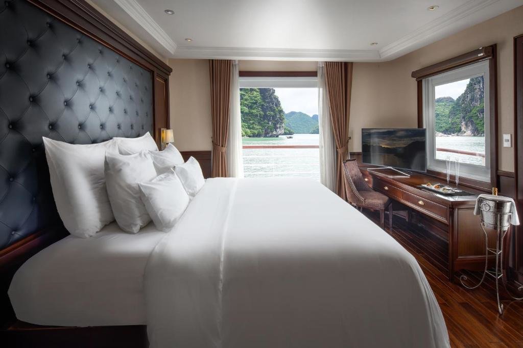 Люкс с балконом Paradise Elegance Cruise Halong