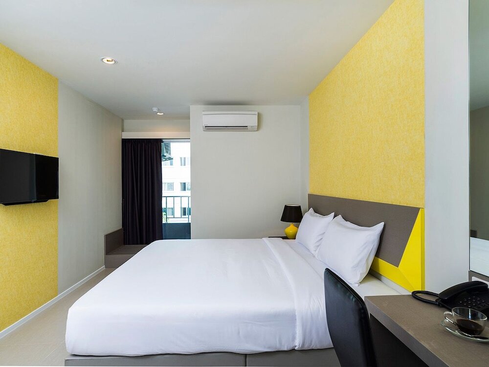 Standard Doppel Zimmer mit Balkon Zircon Hotel