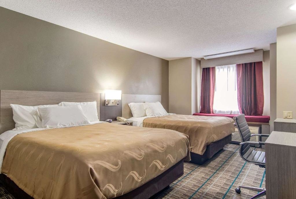 Standard Doppel Zimmer Quality Inn & Suites Grove City-Outlet Mall